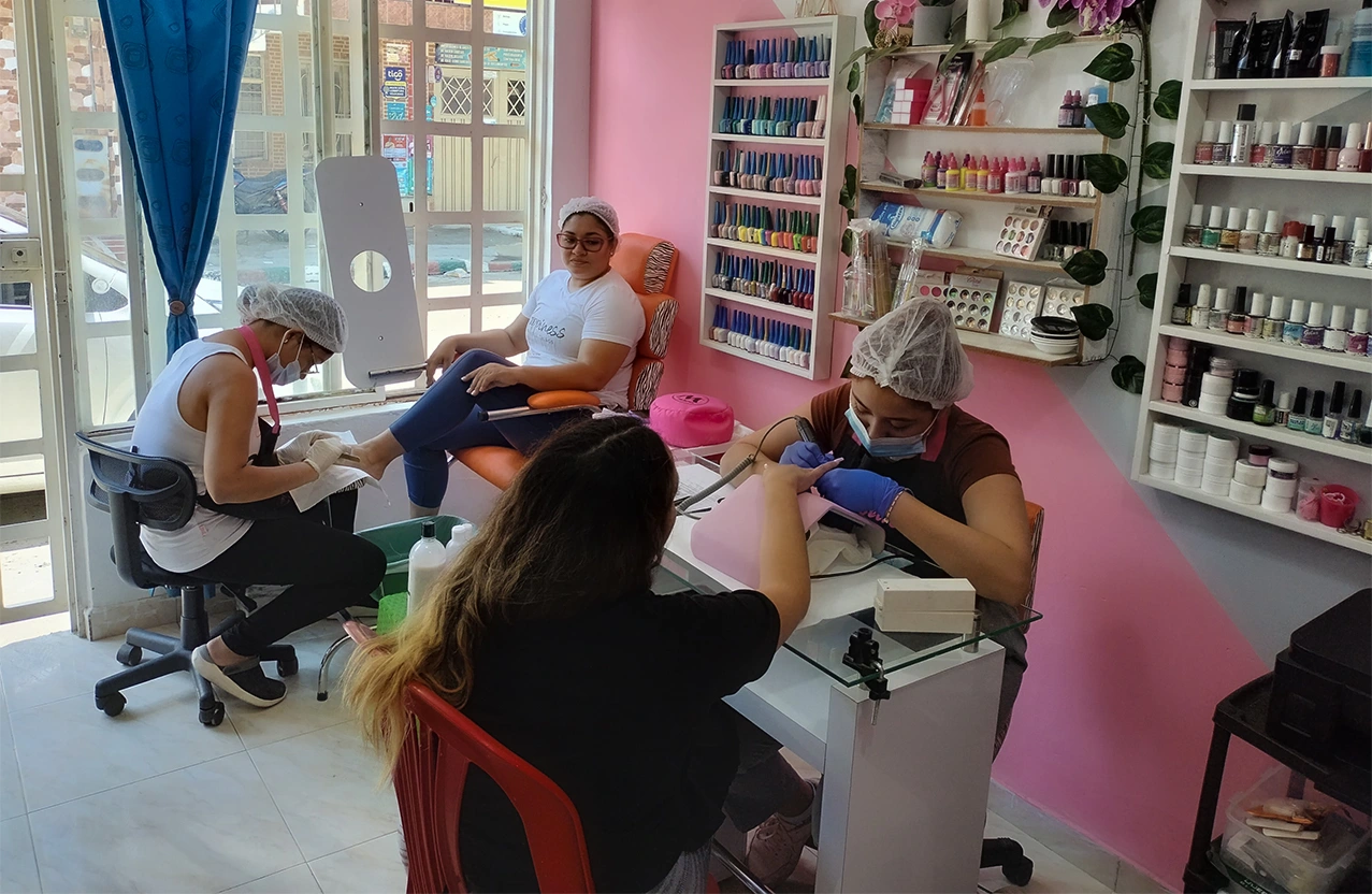 academia curso de uñas manicura pedicura